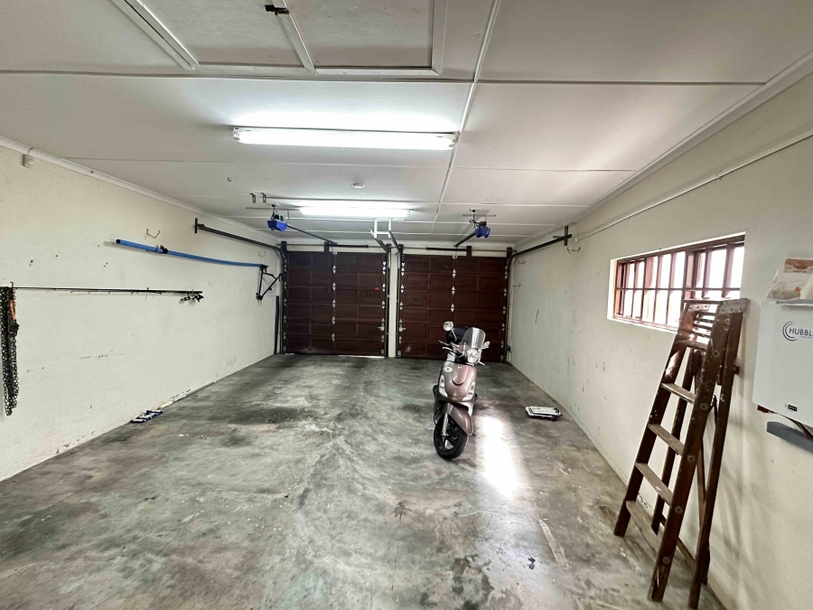 6 Bedroom Property for Sale in Kingfisher Creek Western Cape